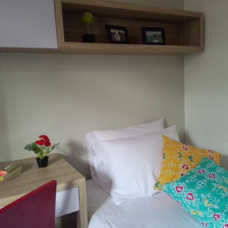 Roemah Kesambi Hotel จิเรบอน ภายนอก รูปภาพ