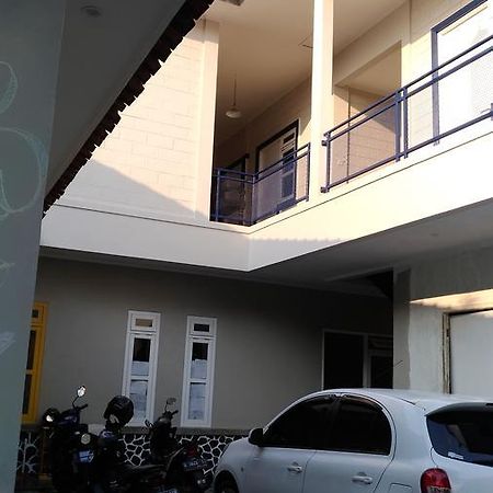 Roemah Kesambi Hotel จิเรบอน ภายนอก รูปภาพ